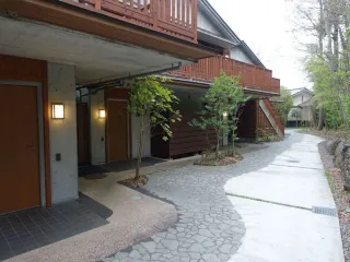 【別邸 山の音】お部屋へのアプローチ