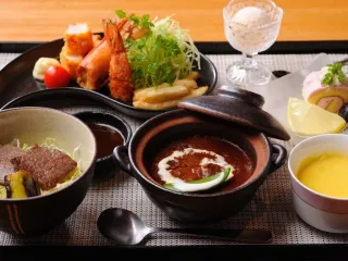 【お子様食:洋食】洋食はお子様の大好きな海老フライやハンバーグなど。