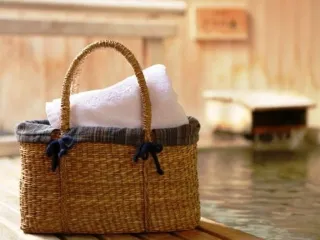 【アメニティ】湯めぐり用に、湯かごとタオルをお部屋にご用意
