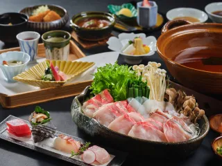 【海鮮しゃぶしゃぶ】金目鯛、わらさ、ヤリイカ等の魚介類をしゃぶしゃぶでご堪能。