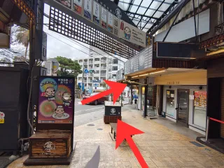 ③商店街を抜けましたら右折し、そのまま少々直進します。
