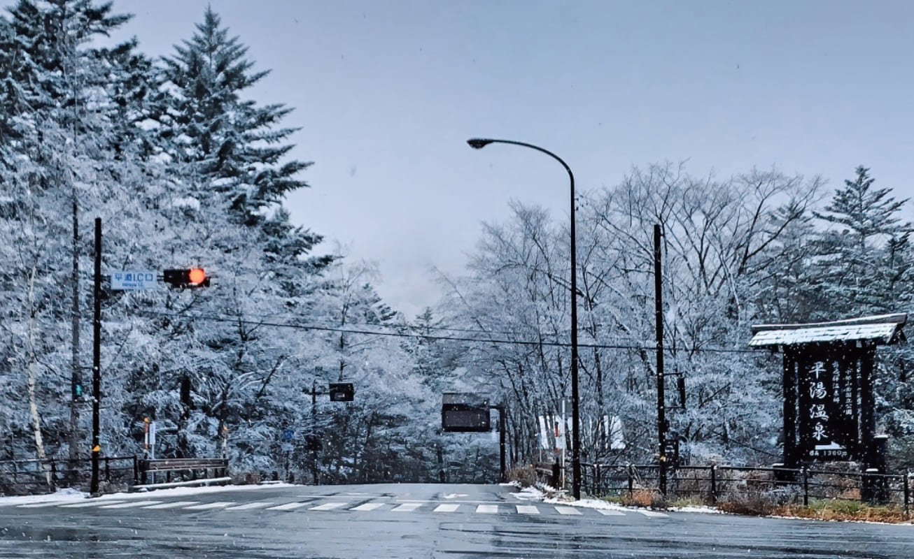 雪が積もった平湯温泉敷地