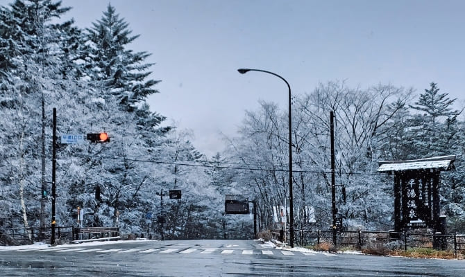 雪が積もった平湯温泉敷地