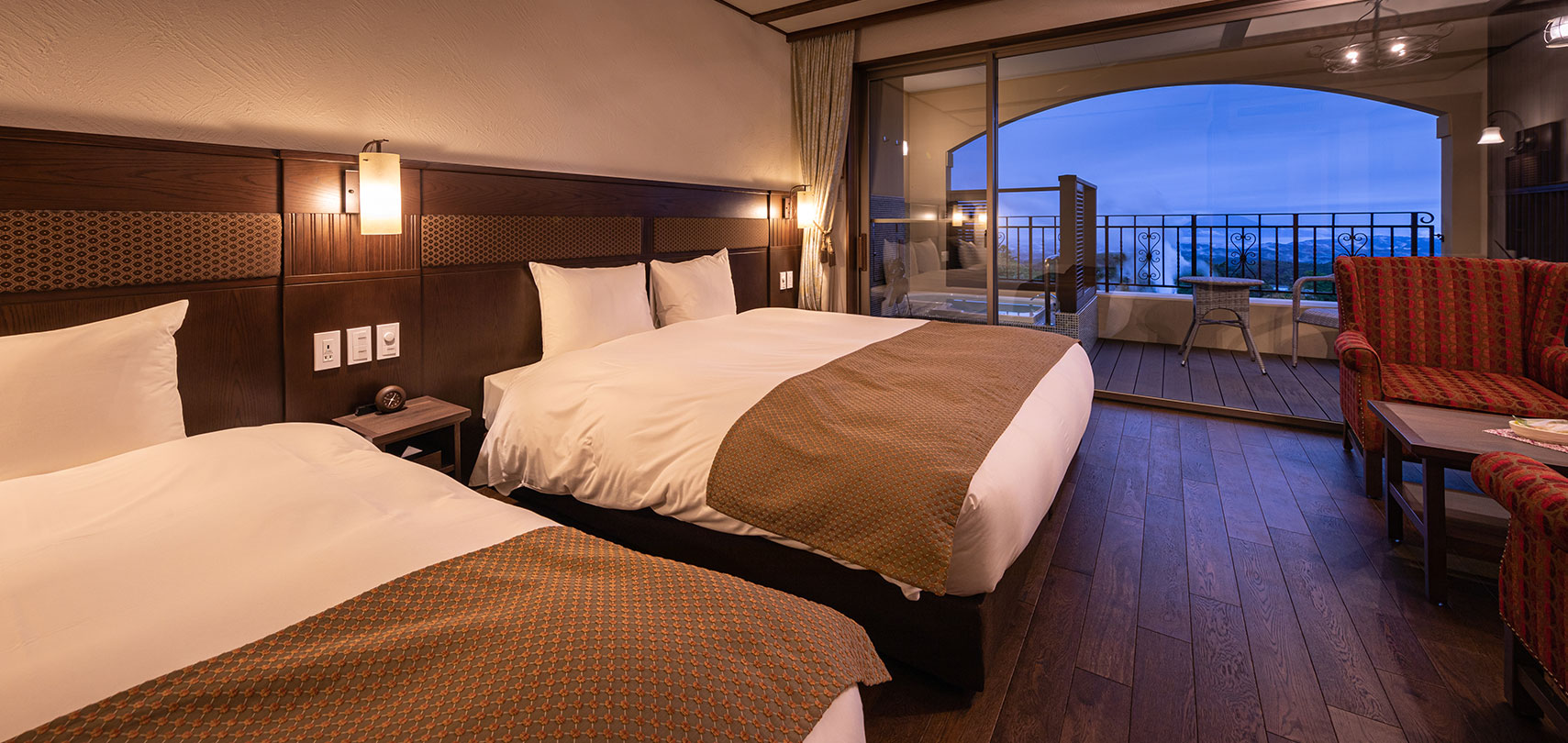 ホテル最上階から錦江湾と桜島が見える客室-ラビスタトリプル・眺望