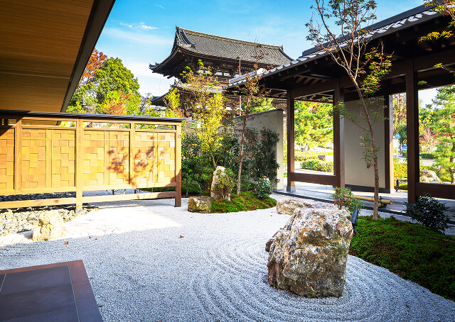 御室 花伝抄の庭園から見える仁和寺