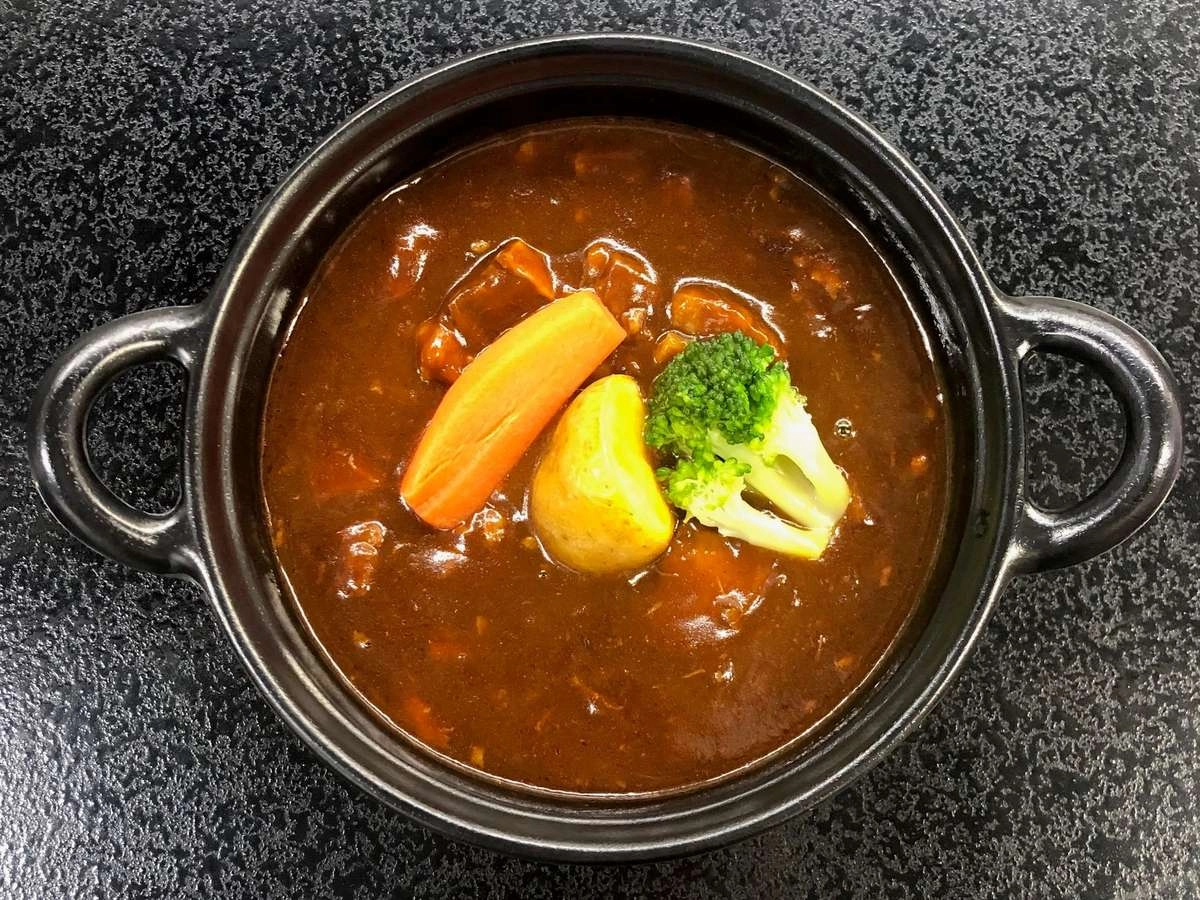 ビジネスホテル ドーミーインPREMIUM渋谷神宮前・朝食のご当地逸品料理は、じっくり煮込んだ「ビーフシチュー」