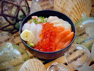 ビジネスホテル ドーミーインPREMIUM小樽・ご当地逸品・朝食の豪快海鮮丼