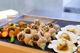 海鮮など北海道の味覚が並ぶ朝食バイキング