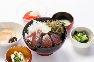 ビジネスホテル ドーミーイン高知 朝食・藁焼き鰹たたき・かつお飯・ご当地逸品