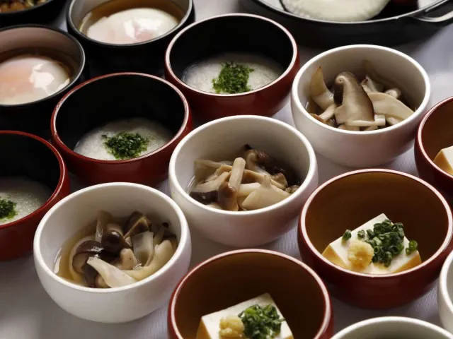 温かいものは“温かく”、冷たいものは“冷たく”ご用意・朝食-味めぐり小鉢横丁