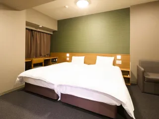 快眠をサポートするオリジナル枕とシモンズ社製ハリウッドツインベッドの客室