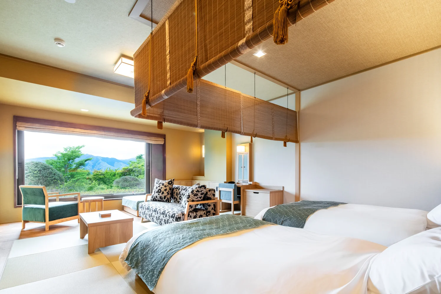 阿蘇の景色を眺めながら寛ぐ別館和洋トリプル