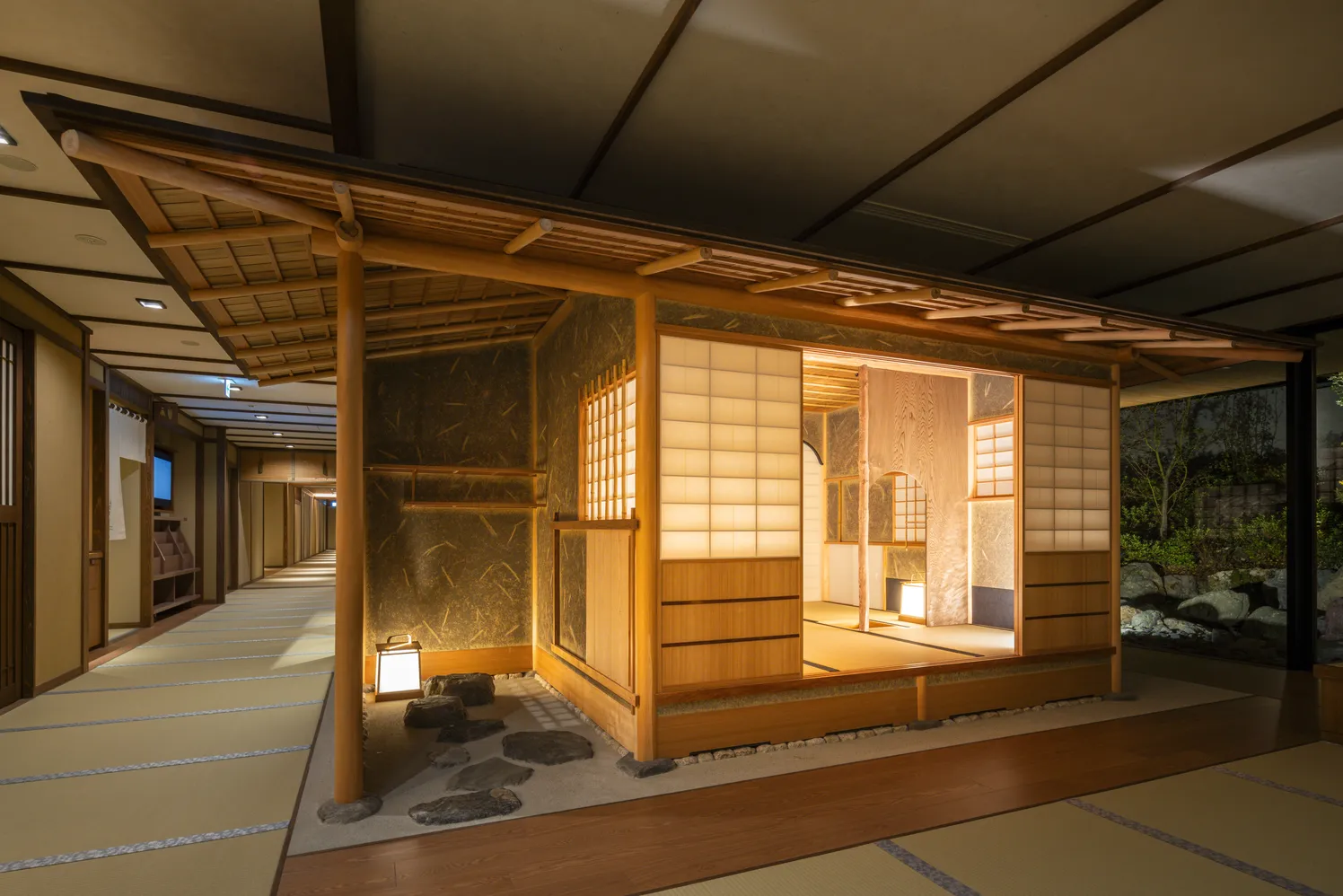 京畳や北山丸太を取り入れた茶室
